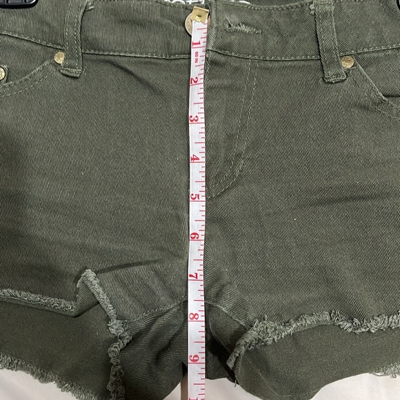 Refuge Shorts - Picture 6 of 6